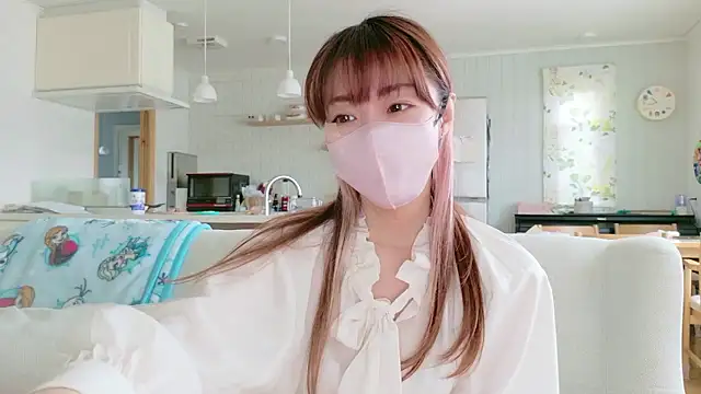 Snapshot of SUZU_1201 chatting on April 2026 01:42:01 AM SUZU 1201 online show from April 2026 01:42:01 AM