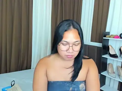 Snapshot of TsUncutKaren chatting on September 2025 06:45:02 AM TsUncutKaren online show from September 2025 06:45:02 AM