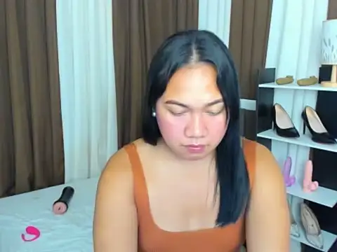 Snapshot of TsUncutKaren chatting on September 2025 10:33:02 PM TsUncutKaren online show from September 2025 10:33:02 PM