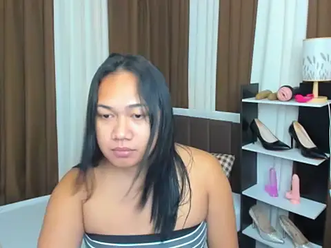 Snapshot of TsUncutKaren chatting on September 2025 05:05:02 PM TsUncutKaren online show from September 2025 05:05:02 PM