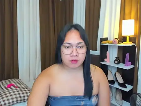 Snapshot of TsUncutKaren chatting on September 2025 05:40:02 PM TsUncutKaren online show from September 2025 05:40:02 PM
