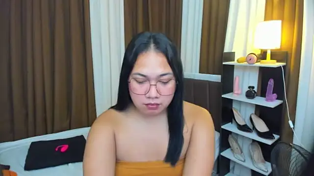 Snapshot of TsUncutKaren chatting on October 2025 05:17:02 AM TsUncutKaren online show from October 2025 05:17:02 AM