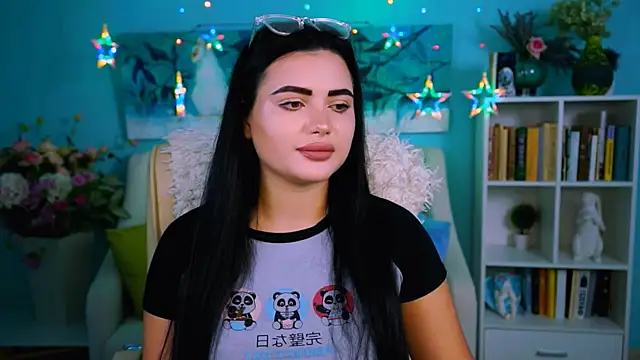 NaomiWilsons online show from November 2025 01:44:01 PM