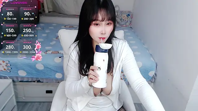 Snapshot of Luer_Luer chatting on November 2025 12:51:01 PM Luer Luer online show from November 2025 12:51:01 PM