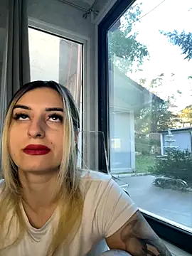 Snapshot of Ella_Vee chatting on September 2025 04:38:01 AM Ella Vee online show from September 2025 04:38:01 AM