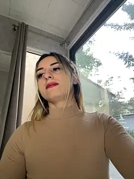 Snapshot of Ella_Vee chatting on September 2025 05:33:02 AM Ella Vee online show from September 2025 05:33:02 AM