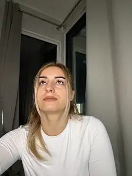 Snapshot of Ella_Vee chatting on October 2025 04:10:02 AM Ella Vee online show from October 2025 04:10:02 AM