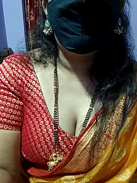 luci-queen online show from October 2025 05:00:01 PM