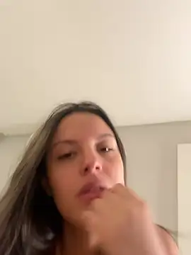 Snapshot of gaucha5 chatting on May 2026 05:11:01 PM gaucha5 online show from May 2026 05:11:01 PM
