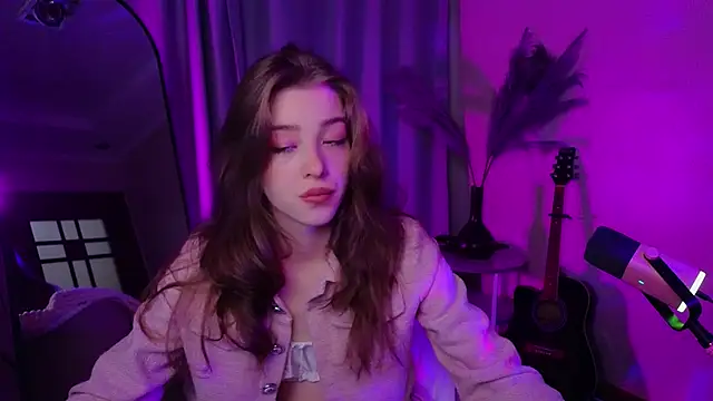 AstraMist online show from September 2025 01:24:02 PM