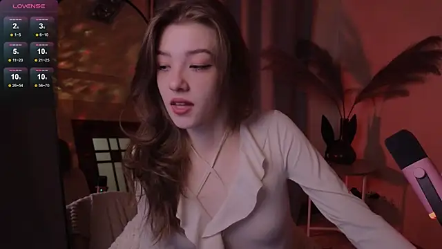 AstraMist online show from October 2025 01:22:01 PM