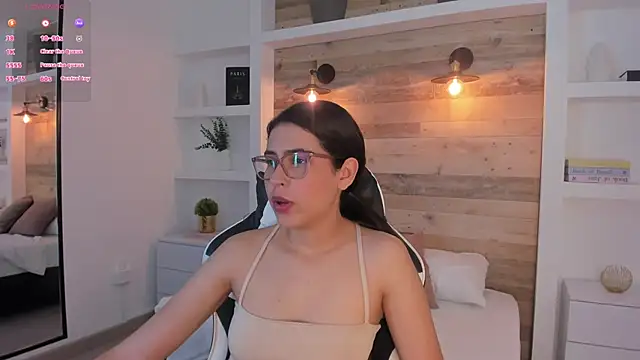 Snapshot of desireee_ chatting on January 2026 12:21:01 PM desireee online show from January 2026 12:21:01 PM
