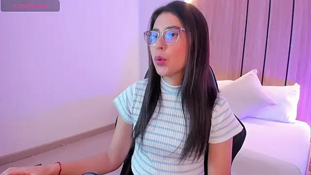 Snapshot of desireee_ chatting on February 2026 12:20:02 PM desireee online show from February 2026 12:20:02 PM