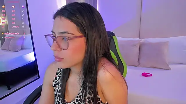 Snapshot of desireee_ chatting on February 2026 01:48:02 PM desireee online show from February 2026 01:48:02 PM