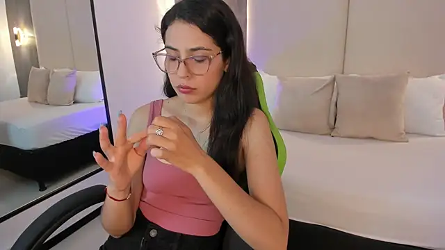 Snapshot of desireee_ chatting on February 2026 12:45:01 PM desireee online show from February 2026 12:45:01 PM