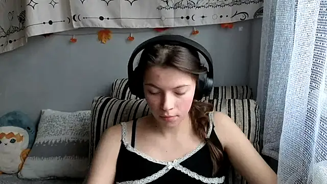 CutieAnny online show from November 2025 05:51:01 AM