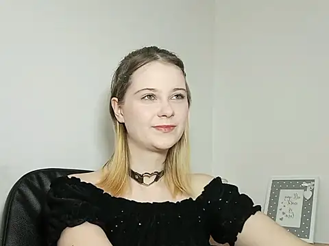 Snapshot of LydiaYoung chatting on September 2025 06:11:02 PM LydiaYoung online show from September 2025 06:11:02 PM