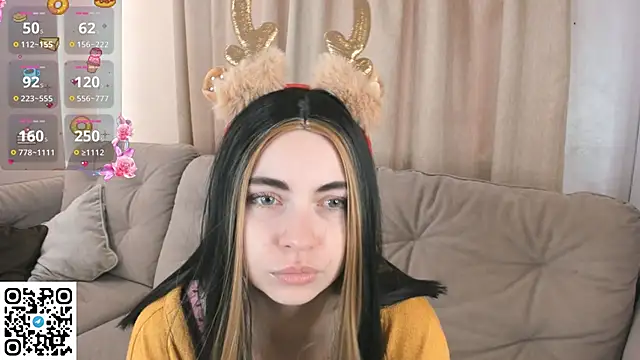 Snapshot of EvaBlimey chatting on November 2025 06:13:01 AM EvaBlimey online show from November 2025 06:13:01 AM