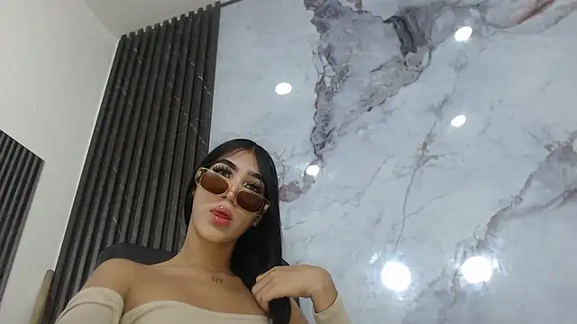 CamelyHott online show from October 2025 07:24:02 PM