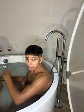 eduin069 online show from September 2025 10:13:01 PM