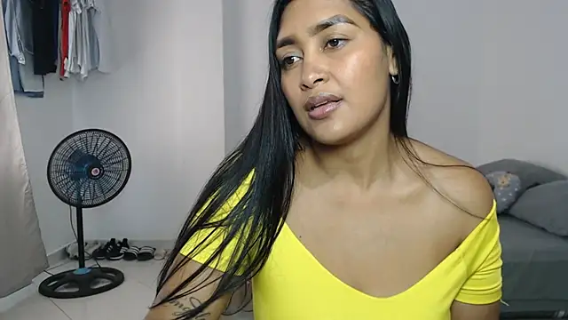 Snapshot of MichellSexxx chatting on October 2025 08:39:01 PM MichellSexxx online show from October 2025 08:39:01 PM