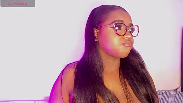 Snapshot of Mimi_Gil chatting on October 2025 04:56:02 AM Mimi Gil online show from October 2025 04:56:02 AM