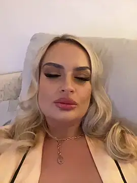 Seductive-SkyeXXX online show from October 2025 05:11:01 PM