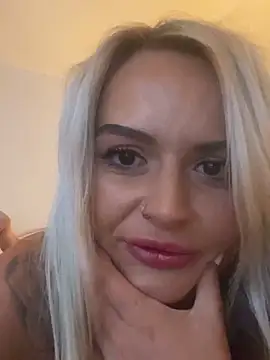 Seductive-SkyeXXX online show from October 2025 04:30:01 PM