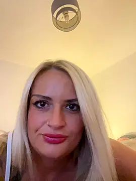 Seductive-SkyeXXX online show from October 2025 10:08:02 PM