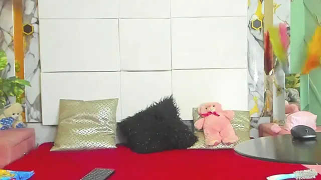 Snapshot of ZoeeGuzman chatting on October 2025 07:25:02 PM ZoeeGuzman online show from October 2025 07:25:02 PM