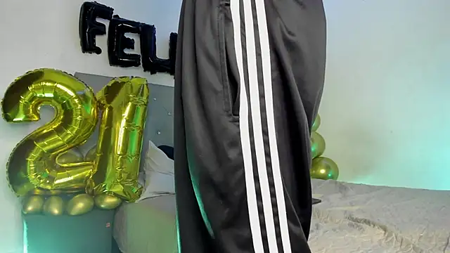 Snapshot of twinkDuohot chatting on March 2026 01:07:02 PM twinkDuohot online show from March 2026 01:07:02 PM