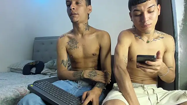 Snapshot of twinkDuohot chatting on April 2026 06:19:01 AM twinkDuohot online show from April 2026 06:19:01 AM