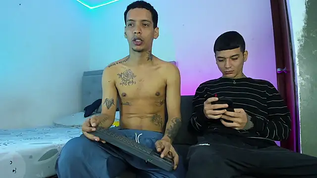 Snapshot of twinkDuohot chatting on April 2026 02:37:02 AM twinkDuohot online show from April 2026 02:37:02 AM