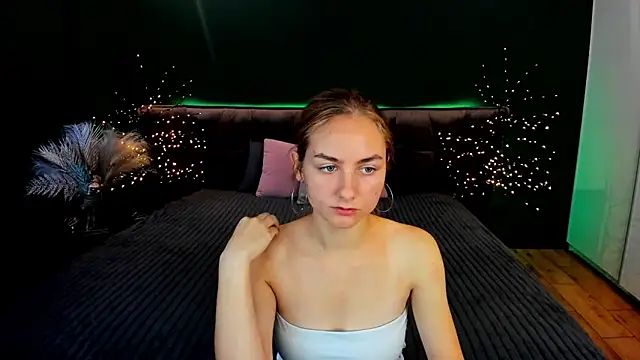 Snapshot of MilaAddams chatting on September 2025 05:42:01 AM MilaAddams online show from September 2025 05:42:01 AM