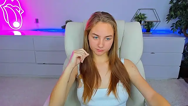 Snapshot of MilaAddams chatting on October 2025 05:46:01 AM MilaAddams online show from October 2025 05:46:01 AM