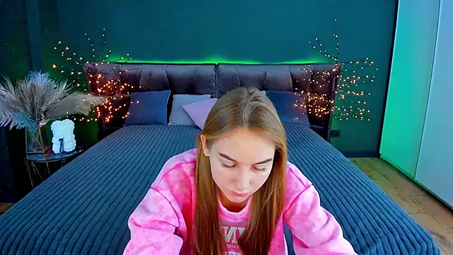 Snapshot of MilaAddams chatting on November 2025 06:50:01 AM MilaAddams online show from November 2025 06:50:01 AM