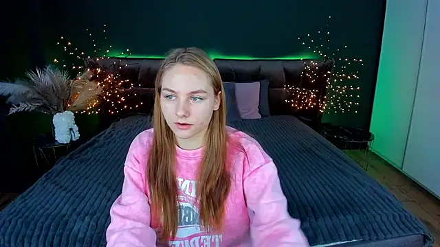 Snapshot of MilaAddams chatting on December 2025 06:32:01 AM MilaAddams online show from December 2025 06:32:01 AM