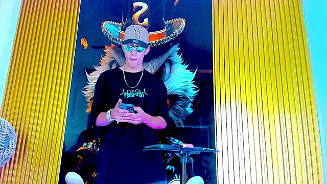 Dante Brown1  online show from October 2025 09:34:02 PM