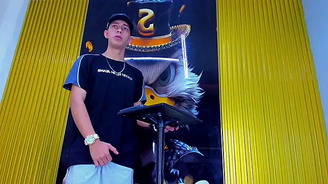 Dante Brown1  online show from November 2025 08:42:01 PM