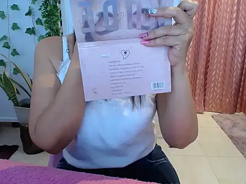 Snapshot of Manuela_lara_ chatting on September 2025 04:07:02 PM Manuela lara  online show from September 2025 04:07:02 PM