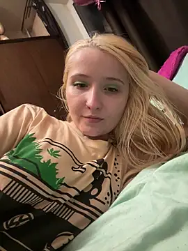 Milana Key online show from November 2025 08:41:02 PM