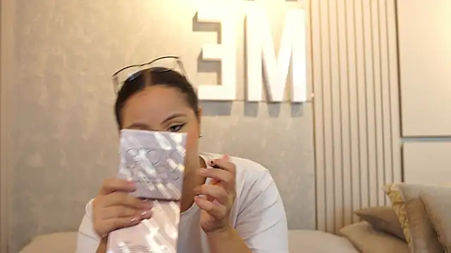 Tayler Kim online show from September 2025 04:42:02 PM