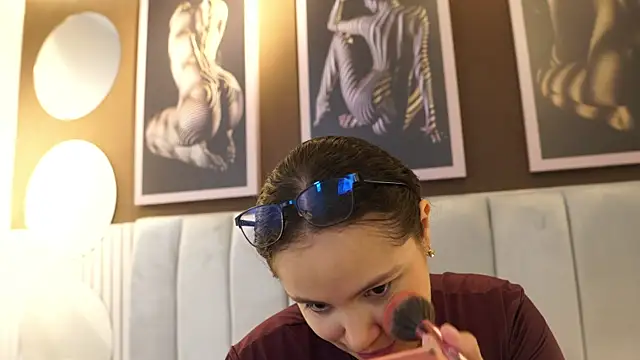 Tayler Kim online show from December 2025 04:46:02 PM