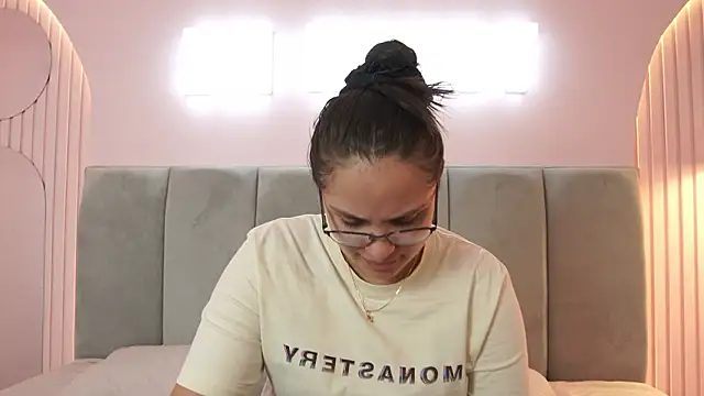 Tayler Kim online show from January 2026 08:07:01 PM