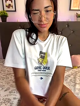 Snapshot of Im_Lyan chatting on September 2025 04:01:02 PM Im Lyan online show from September 2025 04:01:02 PM