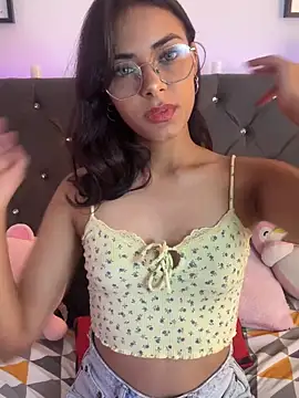 Snapshot of Im_Lyan chatting on October 2025 03:32:02 PM Im Lyan online show from October 2025 03:32:02 PM