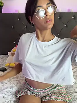 Snapshot of Im_Lyan chatting on October 2025 05:11:02 PM Im Lyan online show from October 2025 05:11:02 PM