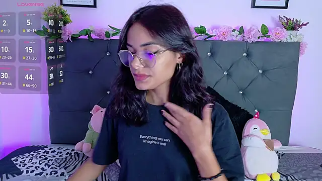 Snapshot of Im_Lyan chatting on November 2025 02:14:01 AM Im Lyan online show from November 2025 02:14:01 AM