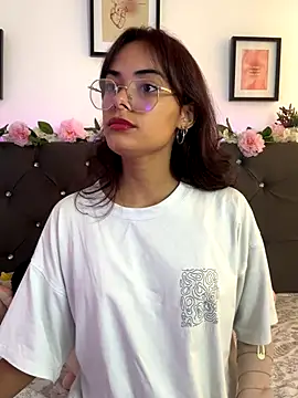 Im Lyan online show from November 2025 03:11:01 PM