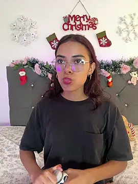 Im Lyan online show from December 2025 03:18:02 PM